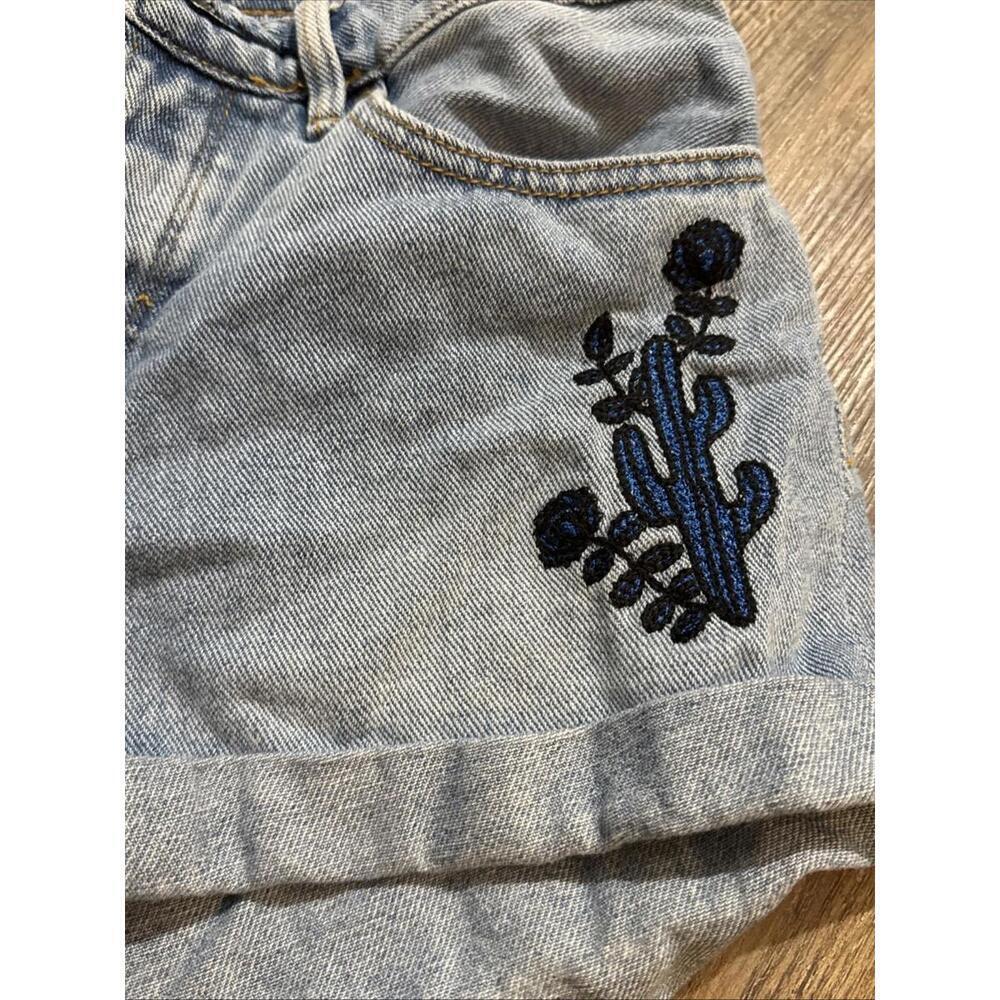 PacSun Light Wash Boho Equestrian Western Cactus‎ Floral Denim Cutoff Shorts 24 - Picture 2 of 12